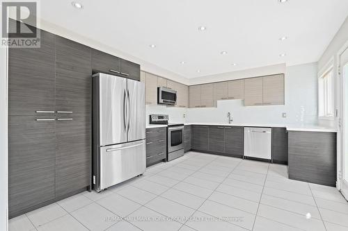 5562 Broadpath Gate, Mississauga, ON - Indoor Photo Showing Kitchen