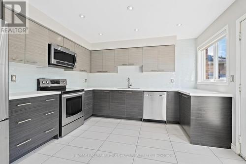 5562 Broadpath Gate, Mississauga, ON - Indoor Photo Showing Kitchen