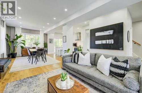 160 Homewood Avenue, Kitchener, ON - Indoor Photo Showing Living Room