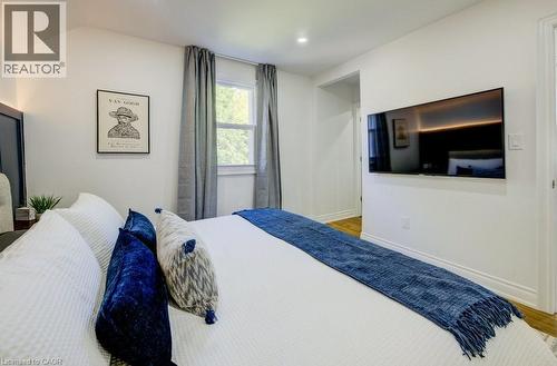 160 Homewood Avenue, Kitchener, ON - Indoor Photo Showing Bedroom