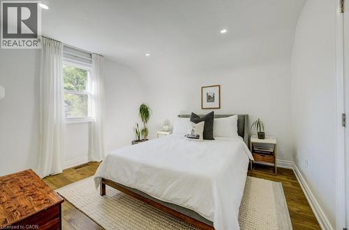 160 Homewood Avenue, Kitchener, ON - Indoor Photo Showing Bedroom