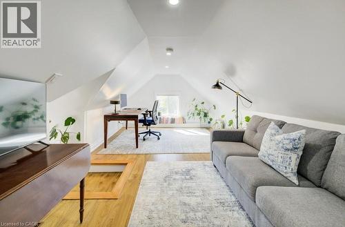 160 Homewood Avenue, Kitchener, ON - Indoor Photo Showing Living Room