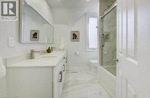 160 Homewood Avenue, Kitchener, ON - Indoor Photo Showing Bathroom