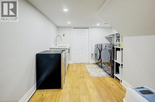 160 Homewood Avenue, Kitchener, ON - Indoor Photo Showing Laundry Room