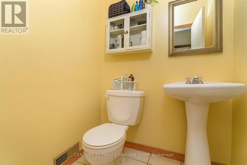 40 - 195 Deveron Crescent, London South (South T), ON - Indoor Photo Showing Bathroom