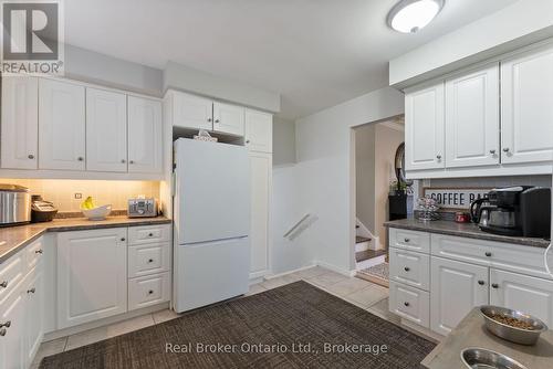 387 Lee Avenue, Waterloo, ON - Indoor Photo Showing Kitchen