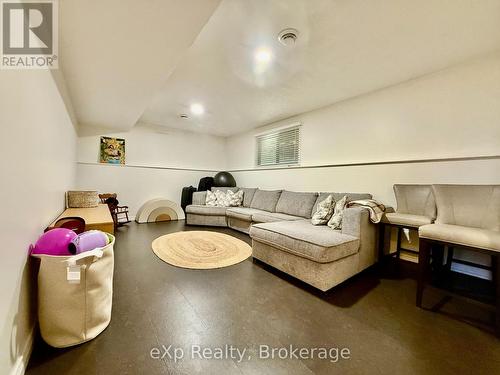 217 Thomas Street, Brockton, ON - Indoor