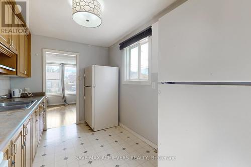 43 Normanhurst Avenue, Hamilton, ON - Indoor Photo Showing Kitchen With Double Sink