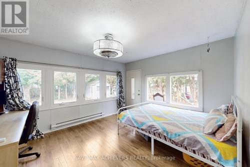 43 Normanhurst Avenue, Hamilton, ON - Indoor Photo Showing Bedroom