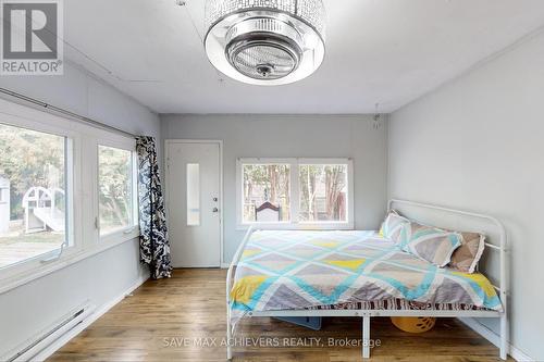43 Normanhurst Avenue, Hamilton, ON - Indoor Photo Showing Bedroom
