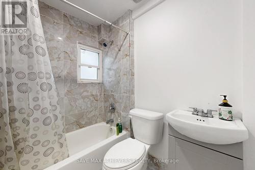 43 Normanhurst Avenue, Hamilton, ON - Indoor Photo Showing Bathroom