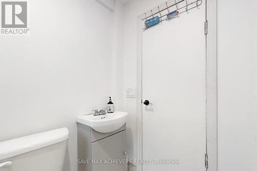 43 Normanhurst Avenue, Hamilton, ON - Indoor Photo Showing Bathroom