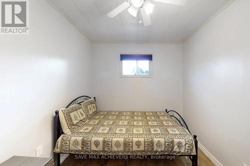 43 Normanhurst Avenue, Hamilton, ON - Indoor Photo Showing Bedroom