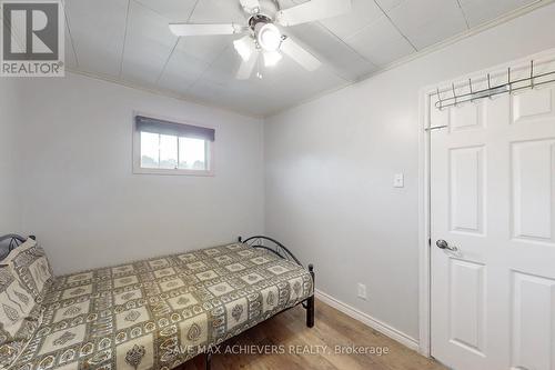 43 Normanhurst Avenue, Hamilton, ON - Indoor Photo Showing Bedroom