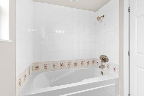 501-1152 Sunset Drive, Kelowna, BC - Indoor