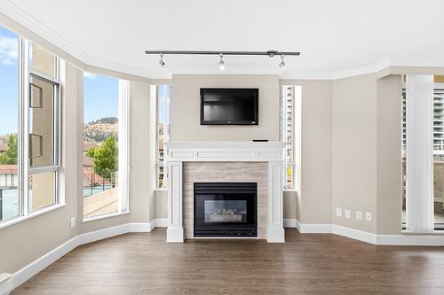 501-1152 Sunset Drive, Kelowna, BC - Indoor Photo Showing Living Room With Fireplace