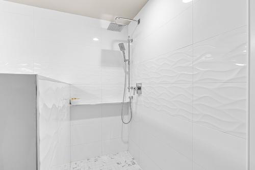 501-1152 Sunset Drive, Kelowna, BC - Indoor Photo Showing Bathroom