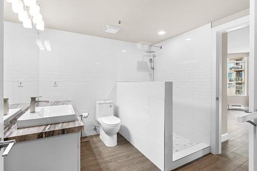 501-1152 Sunset Drive, Kelowna, BC - Indoor Photo Showing Bathroom