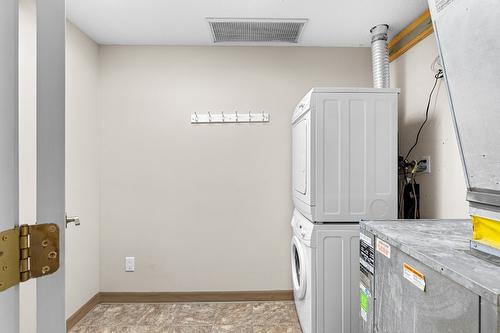 501-1152 Sunset Drive, Kelowna, BC - Indoor Photo Showing Laundry Room