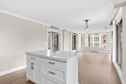 501-1152 Sunset Drive, Kelowna, BC - Indoor