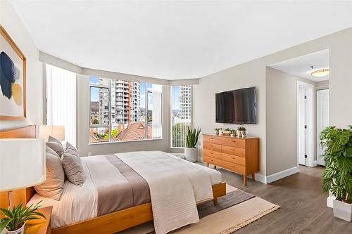 501-1152 Sunset Drive, Kelowna, BC - Indoor Photo Showing Bedroom