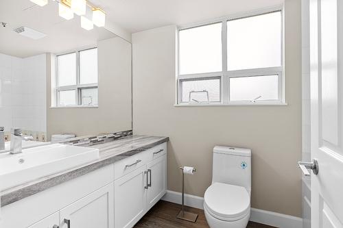 501-1152 Sunset Drive, Kelowna, BC - Indoor Photo Showing Bathroom