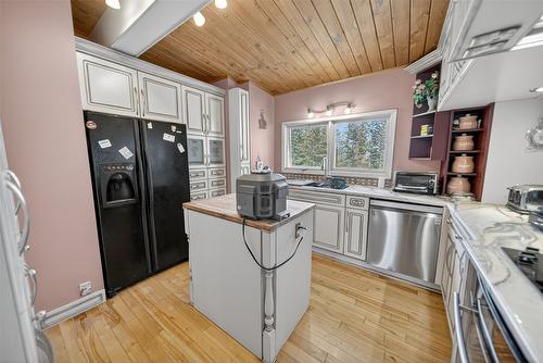 4620 38Th Avenue, Cranbrook, BC - Indoor Photo Showing Kitchen