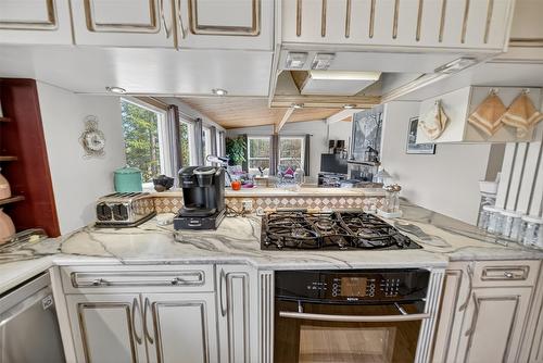 4620 38Th Avenue, Cranbrook, BC - Indoor Photo Showing Kitchen