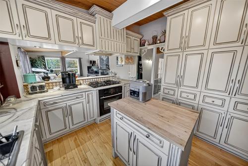 4620 38Th Avenue, Cranbrook, BC - Indoor Photo Showing Kitchen