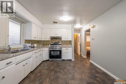 1321 Victoria Avenue, Regina, SK - Indoor Photo Showing Kitchen With Double Sink