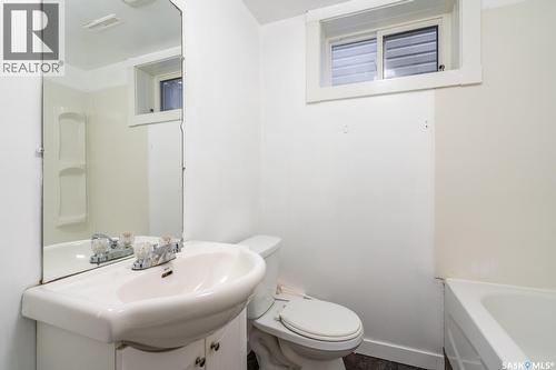 1321 Victoria Avenue, Regina, SK - Indoor Photo Showing Bathroom
