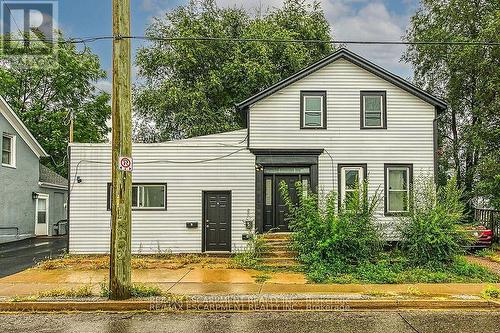 43 CENTRE STREET  St. Catharines, ON L2R 3A8