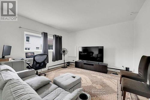 43 Centre Street, St. Catharines, ON - Indoor Photo Showing Living Room