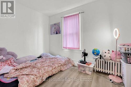 43 Centre Street, St. Catharines, ON - Indoor Photo Showing Bedroom