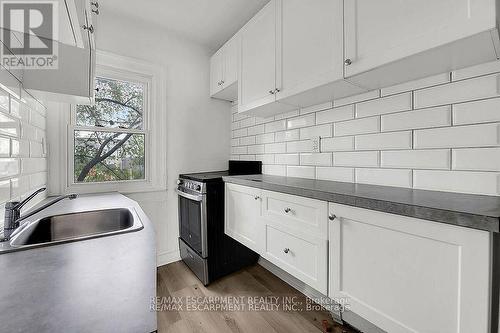 43 Centre Street, St. Catharines, ON - Indoor Photo Showing Kitchen