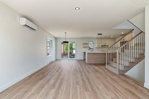 Living room - Rue Siméon-Drolet, Québec (Les Rivières), QC - Indoor