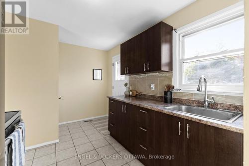 838 Borthwick Avenue, Ottawa, ON - Indoor Photo Showing Kitchen