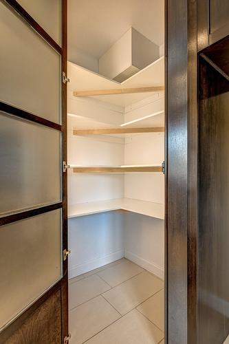 Walk-in closet - 1055 Rue De La Forge, Saint-Hyacinthe, QC - Indoor With Storage