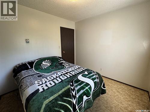 202 4Th Avenue, Landis, SK - Indoor Photo Showing Bedroom