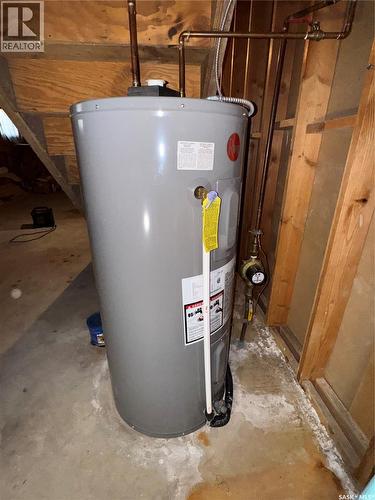 202 4Th Avenue, Landis, SK - Indoor Photo Showing Basement