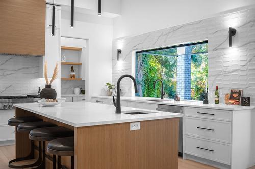 4630 Mcclure Road, Kelowna, BC - Indoor Photo Showing Kitchen