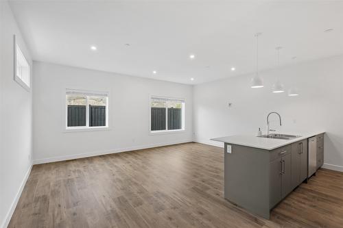 116-8960 Dallas Drive, Kamloops, BC - Indoor Photo Showing Kitchen