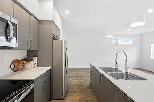 116-8960 Dallas Drive, Kamloops, BC - Indoor Photo Showing Kitchen With Double Sink With Upgraded Kitchen