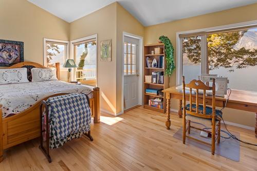 12531 Lewis Bay Road, Boswell, BC - Indoor Photo Showing Bedroom