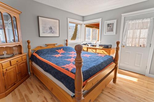 12531 Lewis Bay Road, Boswell, BC - Indoor Photo Showing Bedroom