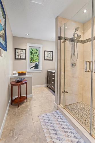 12531 Lewis Bay Road, Boswell, BC - Indoor Photo Showing Bathroom