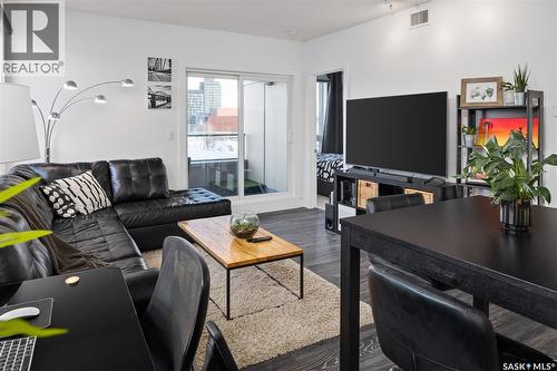 323 404 C Avenue, Saskatoon, SK - Indoor Photo Showing Living Room