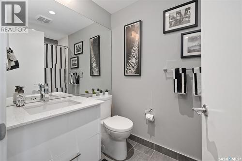 323 404 C Avenue, Saskatoon, SK - Indoor Photo Showing Bathroom