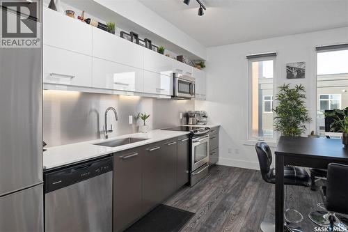 323 404 C Avenue, Saskatoon, SK - Indoor Photo Showing Kitchen With Stainless Steel Kitchen With Upgraded Kitchen