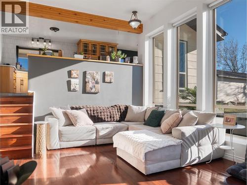 6879 217 Road, Dawson Creek, BC - Indoor Photo Showing Living Room